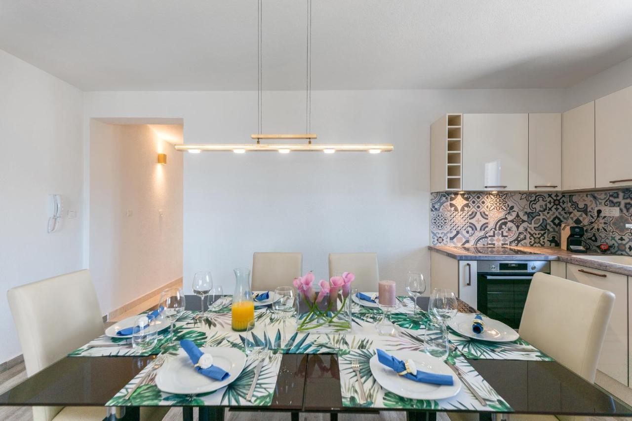 Miholina - With Heated Swimming Pool Villa