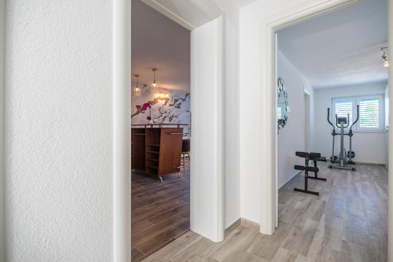 Villa Miholina - With Heated Swimming Pool Trogir